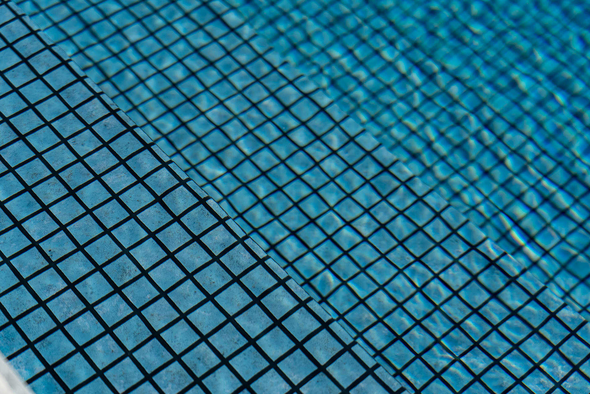 Мембрана MATRIX DARK SILVER BLUE чорна мозаїка, 1.65м армована з лаковим покриттям