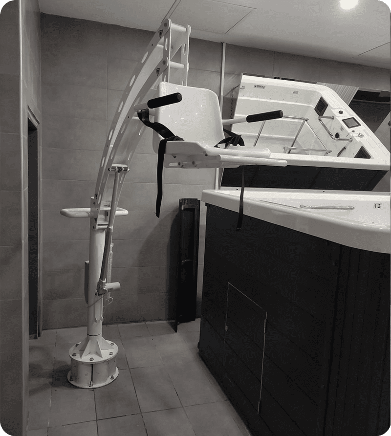 Підвищений підйомник-ліфт Elevated Pool Lift